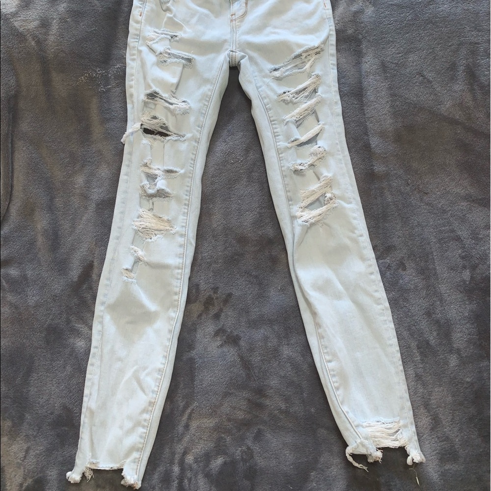 American Eagle women’s ripped jeans